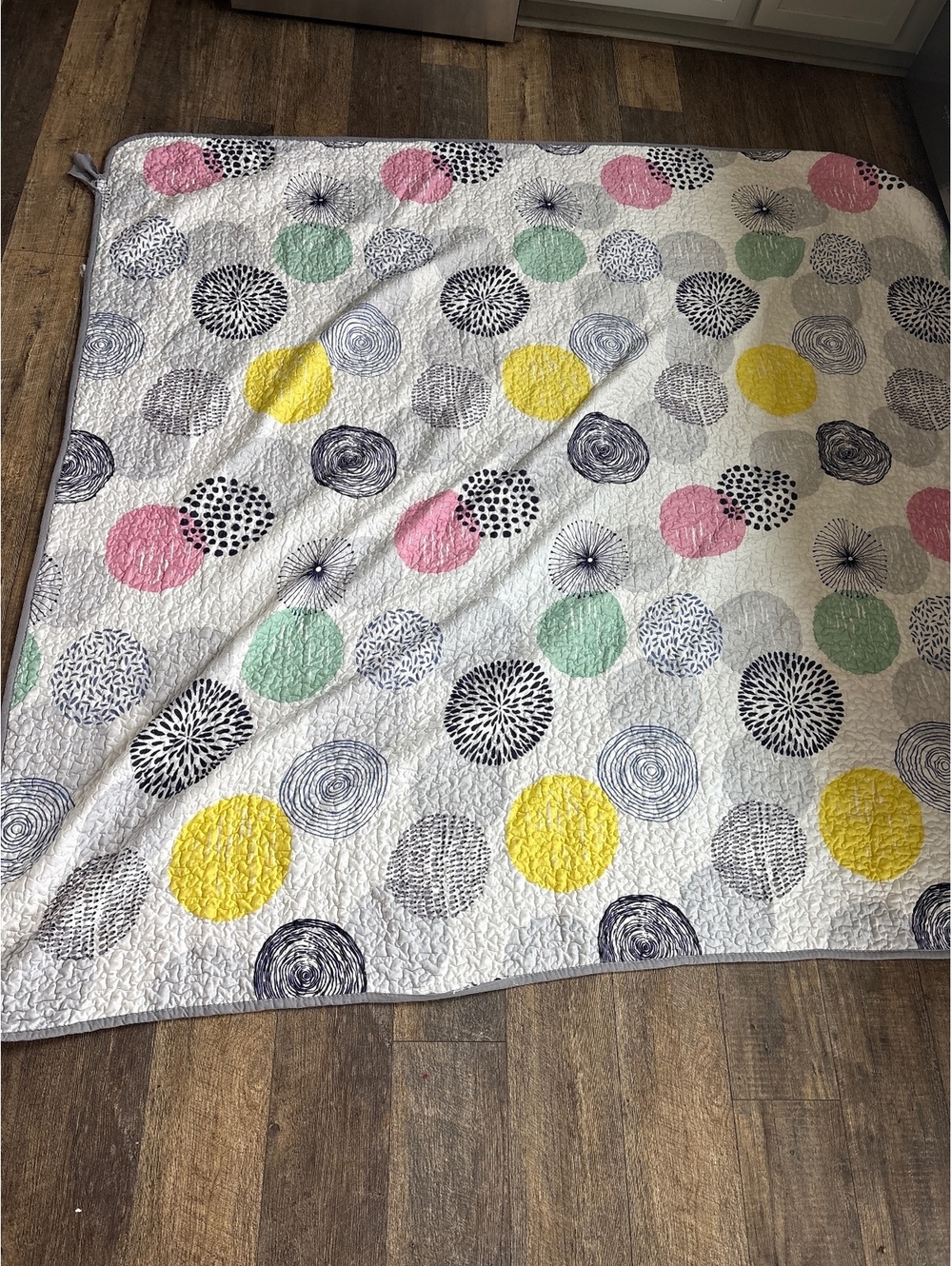 OUEEN Bed Quilted Polka Dot Pattern Throw Blanket